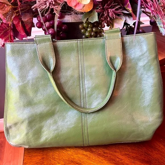 Kenneth Cole Vintage Forest Green Leather Tote w/Steve Madden Floral Pouch (EUC) - Picture 4 of 13